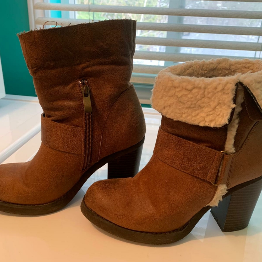 Boot - Picture 4 of 4